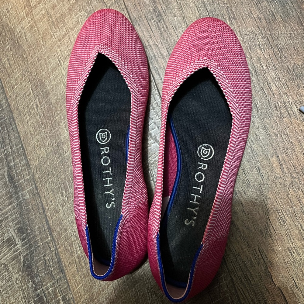 Like new pink Rothy’s